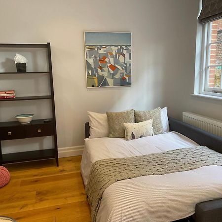 Charming & Cosy Town Centre Home With Parking Guildford Exterior photo