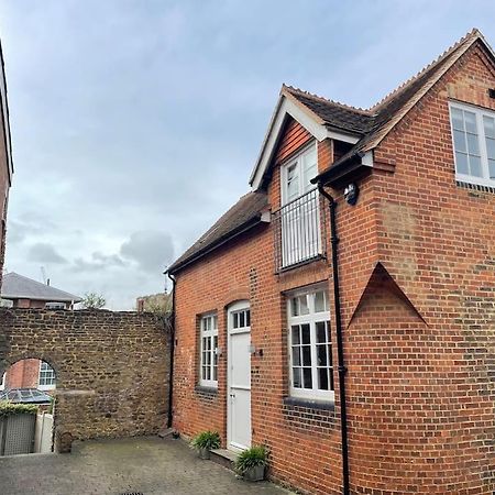 Charming & Cosy Town Centre Home With Parking Guildford Exterior photo