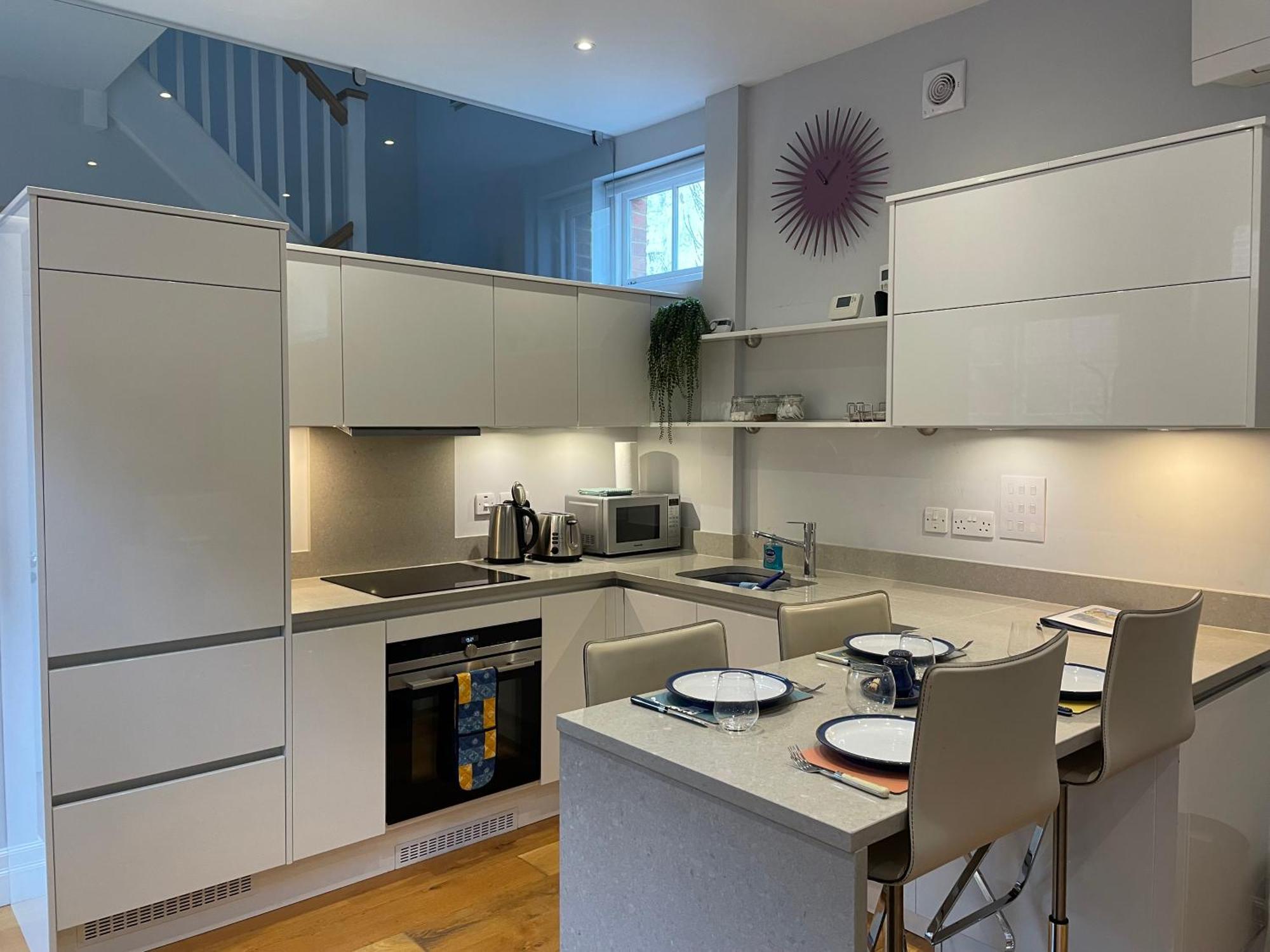 Charming & Cosy Town Centre Home With Parking Guildford Exterior photo