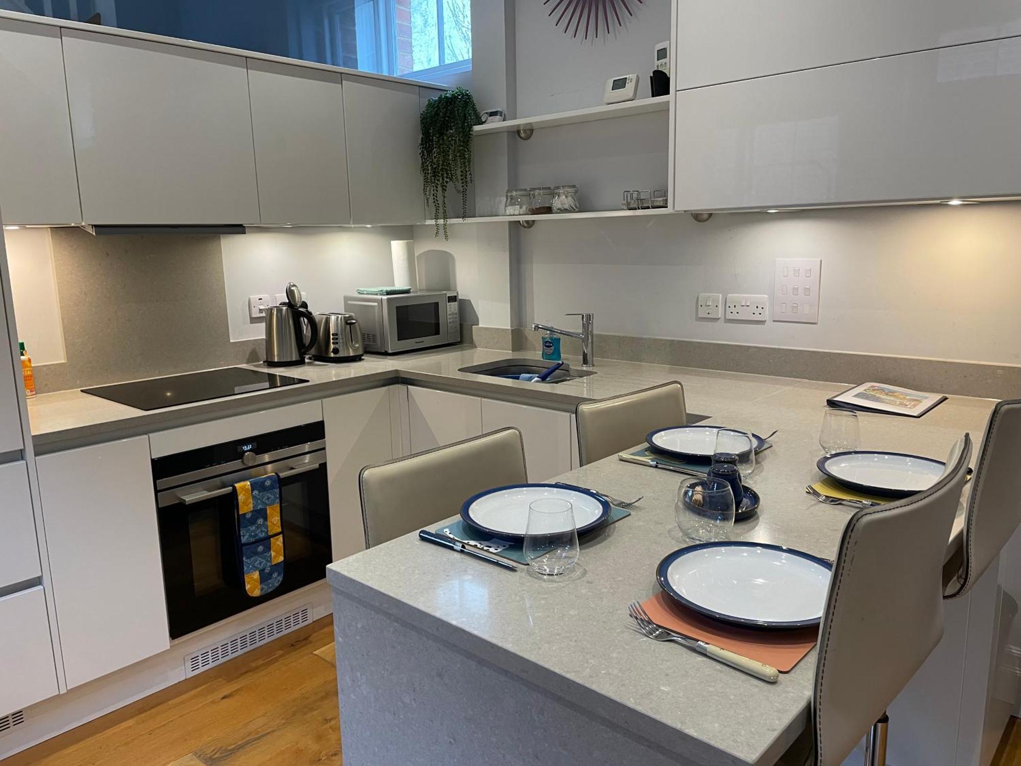 Charming & Cosy Town Centre Home With Parking Guildford Exterior photo