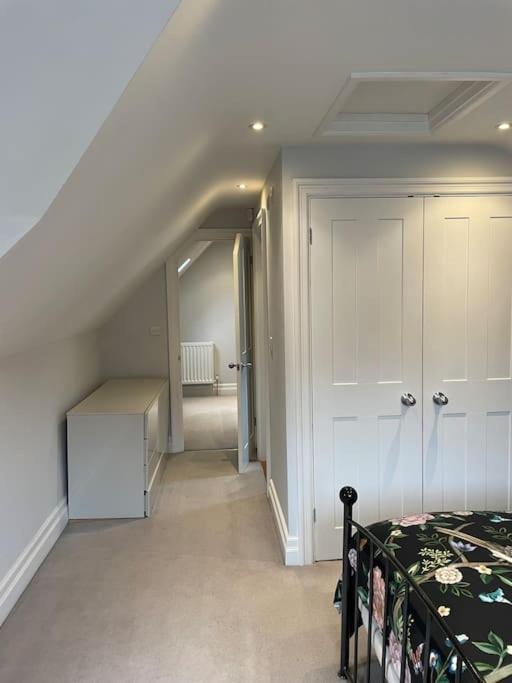 Charming & Cosy Town Centre Home With Parking Guildford Exterior photo