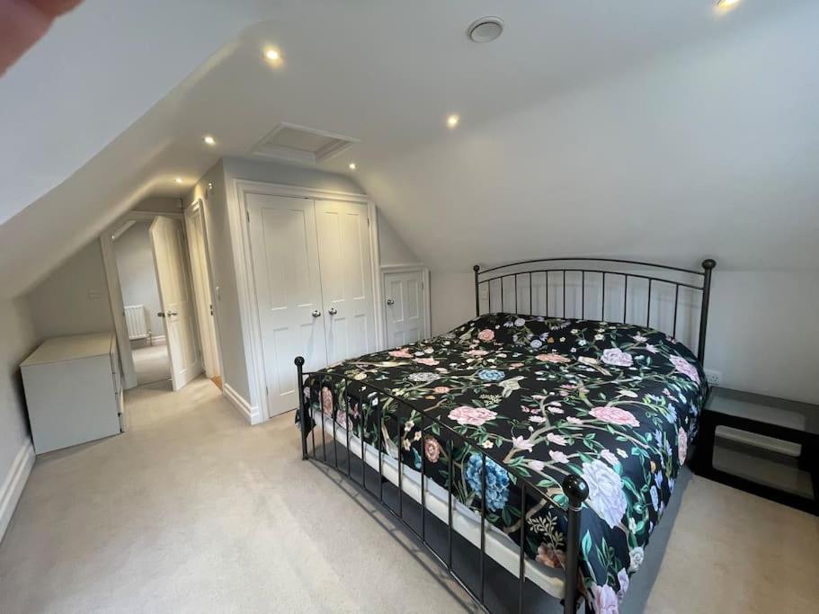 Charming & Cosy Town Centre Home With Parking Guildford Exterior photo