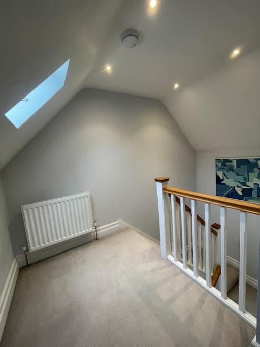 Charming & Cosy Town Centre Home With Parking Guildford Exterior photo